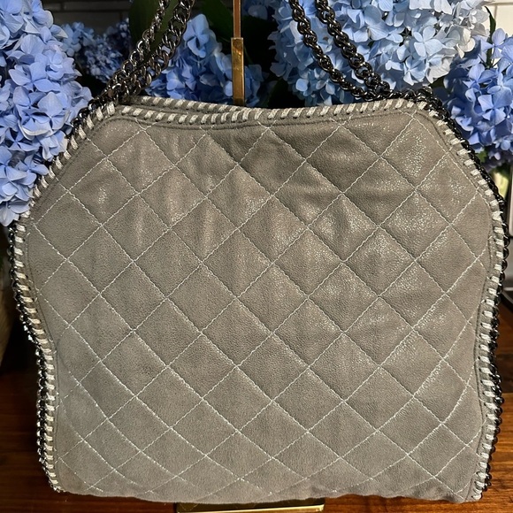 Stella McCartney large grey quilted Falabella bag. Chain detail. Authenticated - Picture 11 of 13